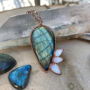 Labradorite Crystal Pendant Necklace w Moonstones